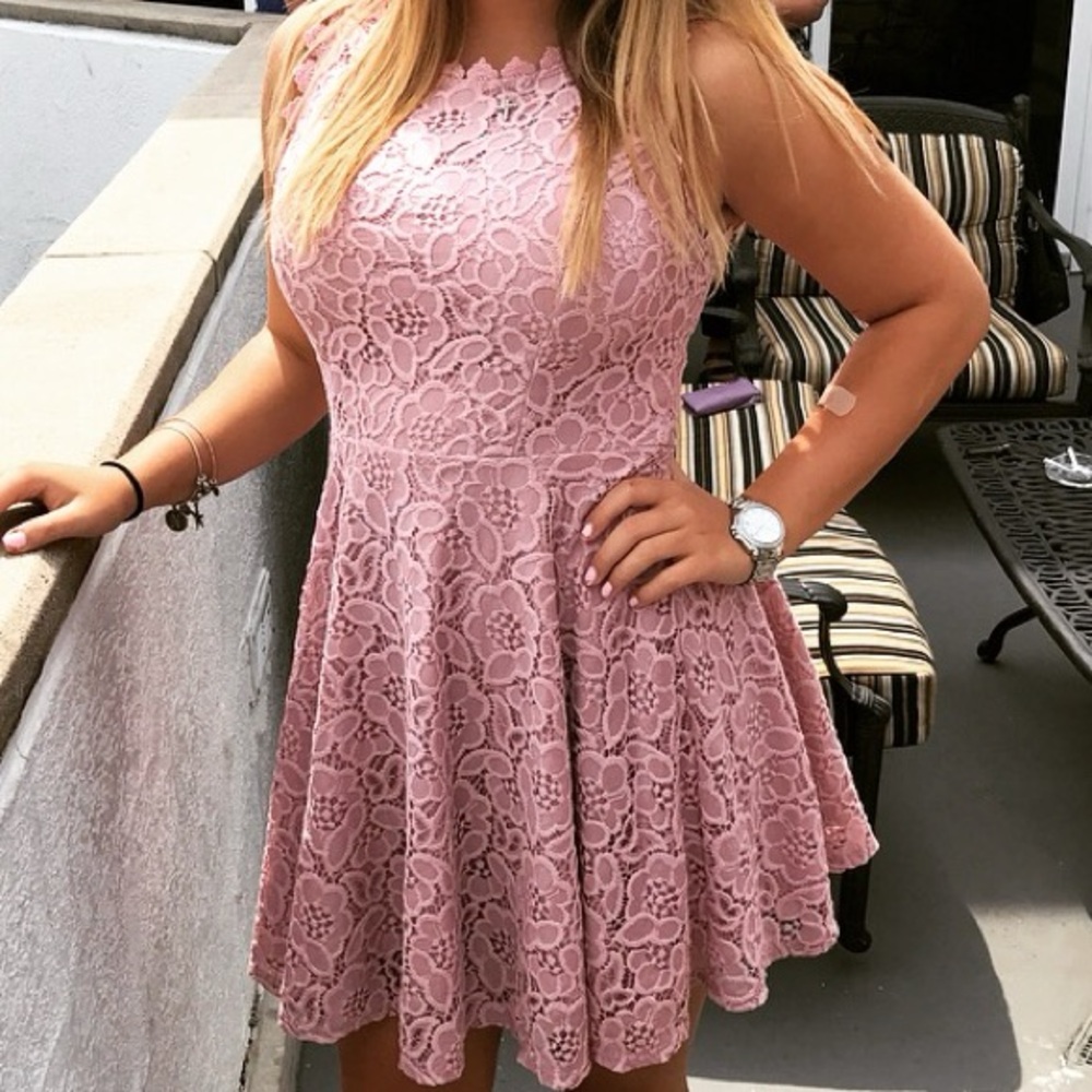 Elegant Pink Lace Dress - Picture 3 of 3